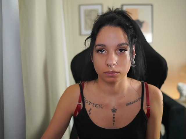 SissyBlue18 live cam on BongaCams