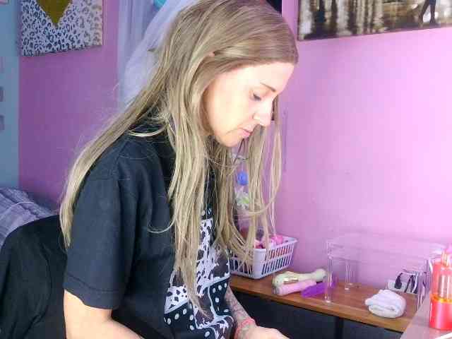 LashOutHeartLessP webcam