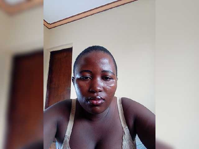 hotRaven, live now on BongaCams
