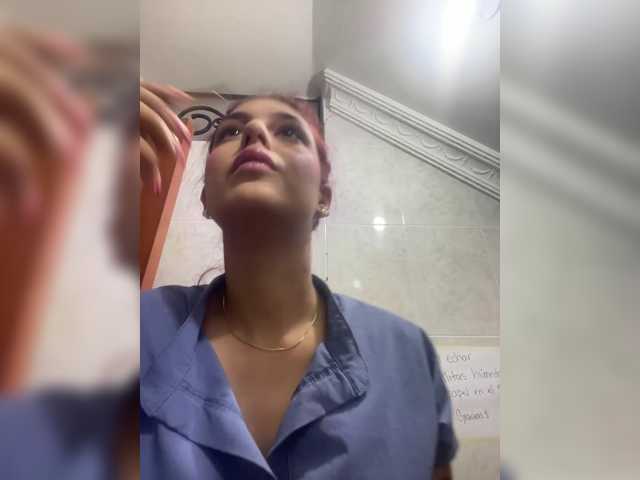 AllyRoouge, en directo ahora en BongaCams