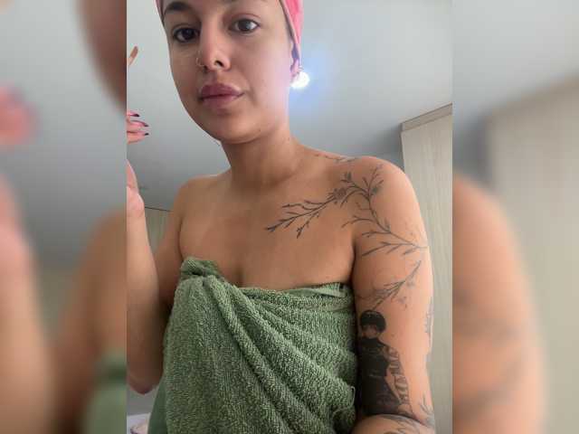 AllyRoouge live cam on BongaCams