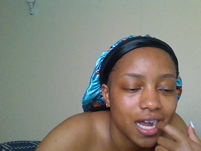 Cutebrownqueen live cam on BongaCams