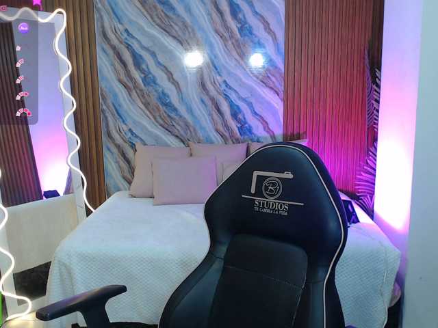 WITHNEY-TAY live cam on BongaCams