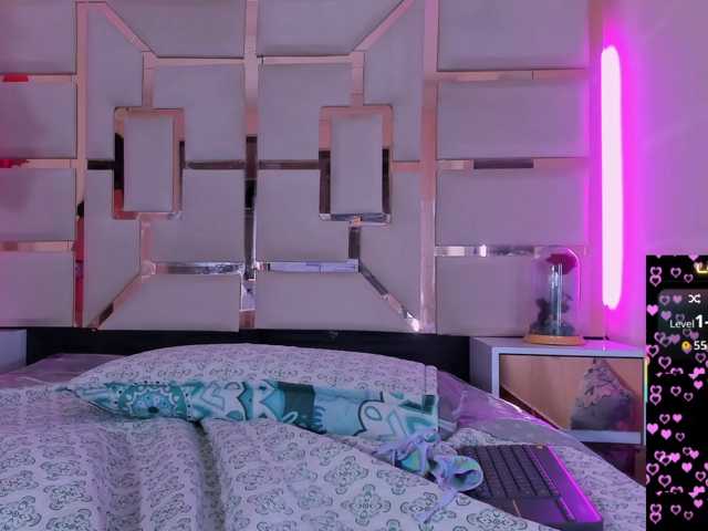 amelia-west live cam on BongaCams