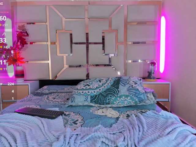 amelia-west live cam on BongaCams