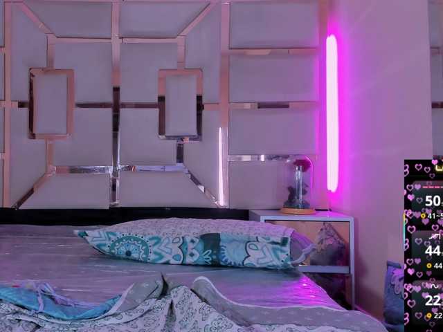 amelia-west live cam on BongaCams
