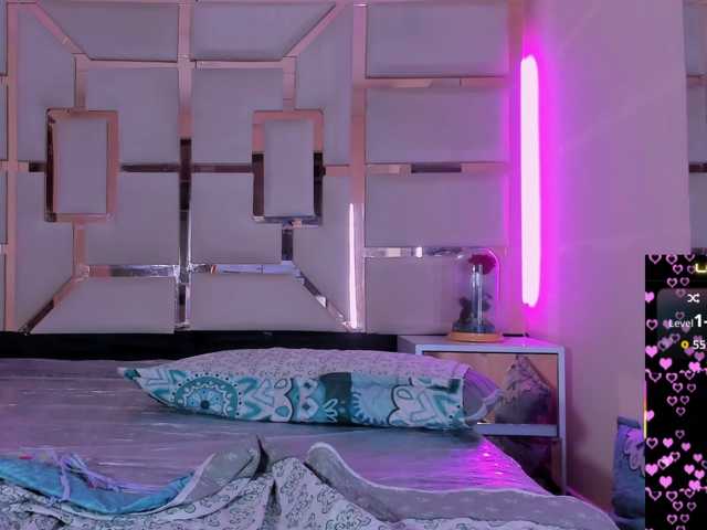 amelia-west live cam on BongaCams