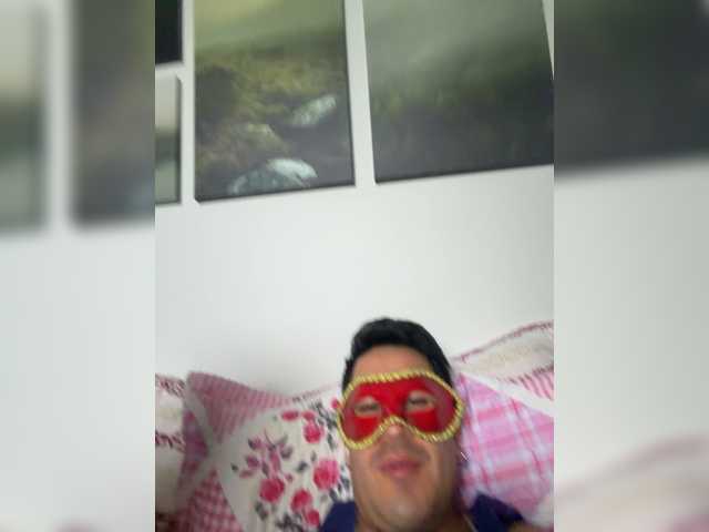 Curiosos3733 live cam preview