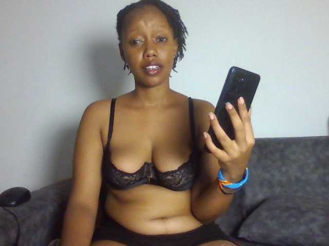 sexxypeach90 live cam on BongaCams