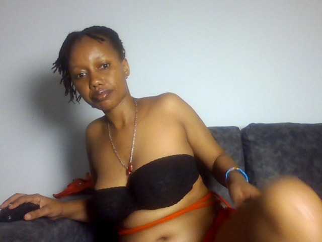 sexxypeach90 live cam on BongaCams