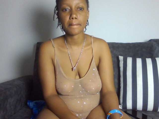 sexxypeach90 live cam on BongaCams