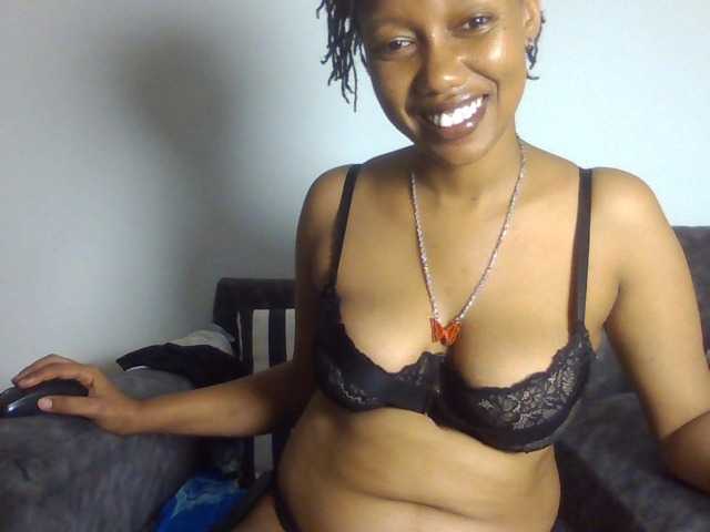 sexxypeach90 live cam on BongaCams