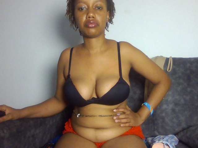 sexxypeach90 live cam on BongaCams