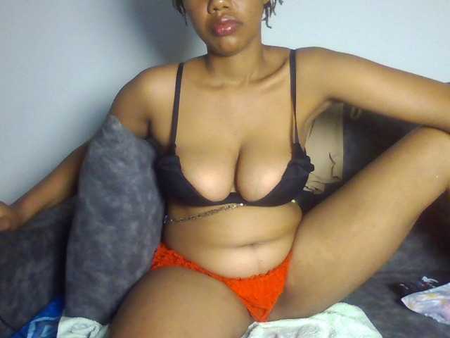 sexxypeach90 live cam on BongaCams