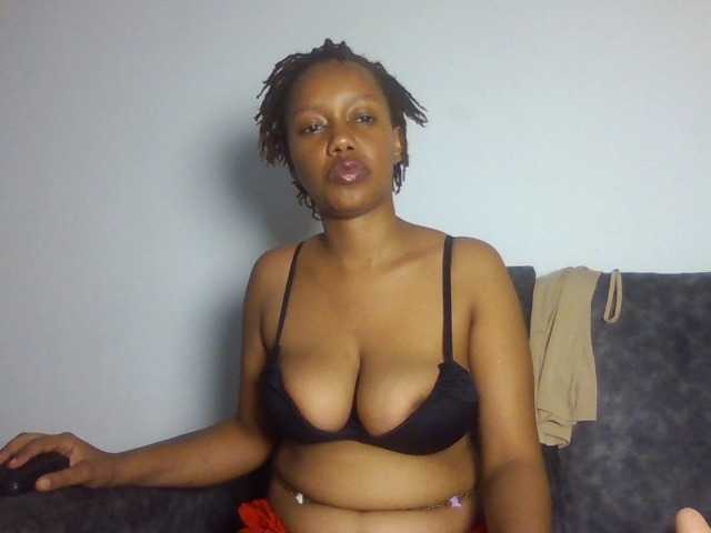 sexxypeach90 live cam on BongaCams