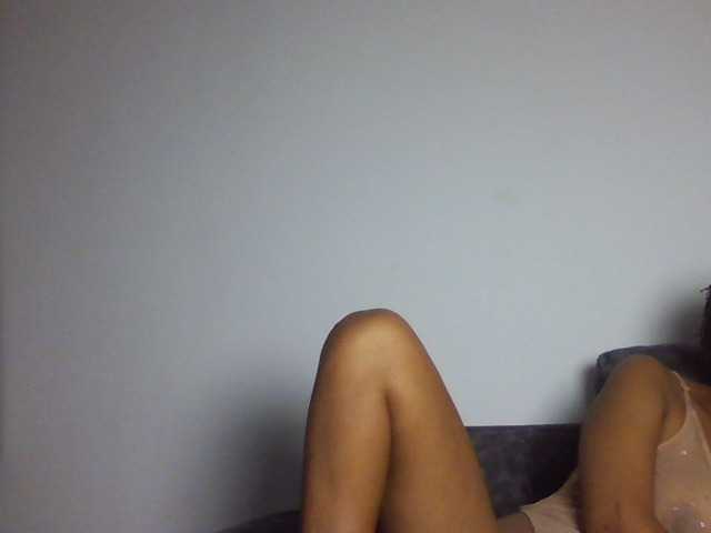 le modèle sexxypeach90 est en webcam porno dans un show sur le site bongacams, il possède les tags suivants: Ebony,Brunette,Trimmed
