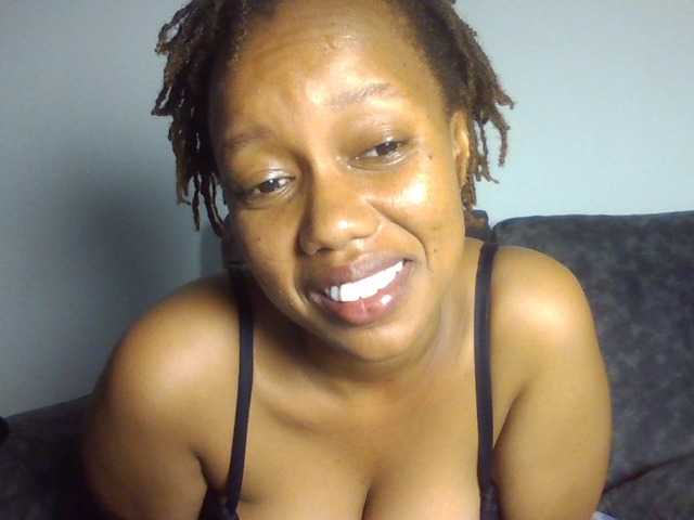 sexxypeach90 live cam on BongaCams