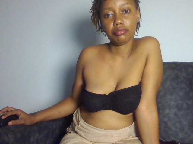 sexxypeach90 live cam on BongaCams