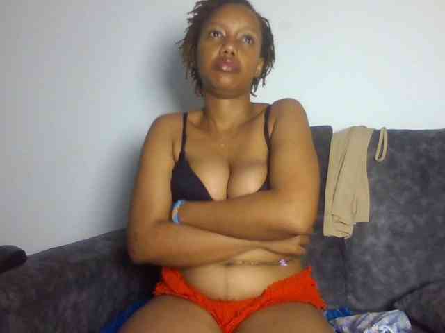 Model: sexxypeach90