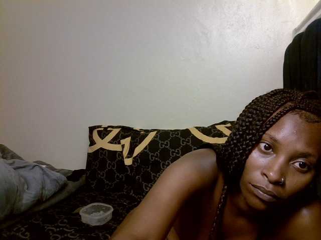 chloeuni1, live now on BongaCams
