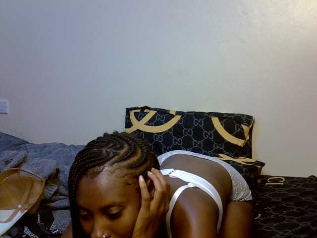 chloeuni1, live now on BongaCams