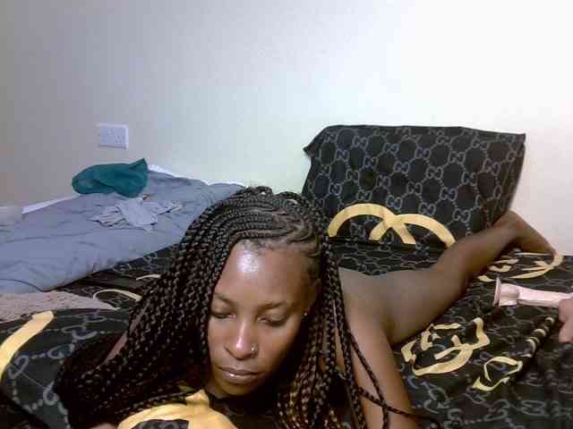 chloeuni1 webcam