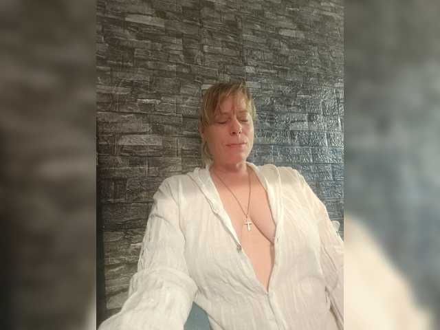Tata-Sun77, live now on BongaCams