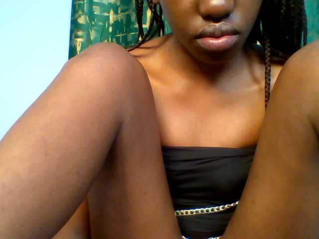 le modèle Ebonyslut7 est en webcam porno dans un show sur le site bongacams, il possède les tags suivants: Ebony,Brunette,Hairy
