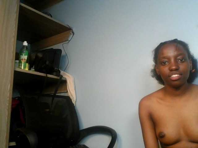 Ebonyslut7 live cam on BongaCams