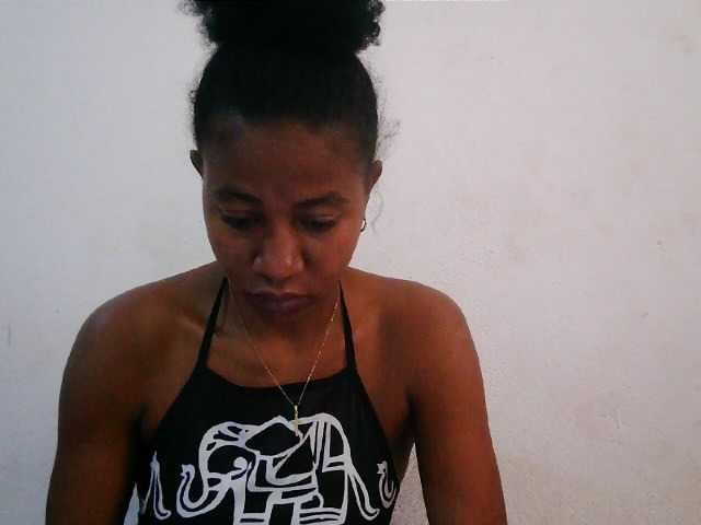 Luanah live cam on BongaCams