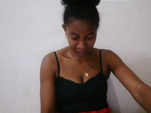 Luanah live cam on BongaCams