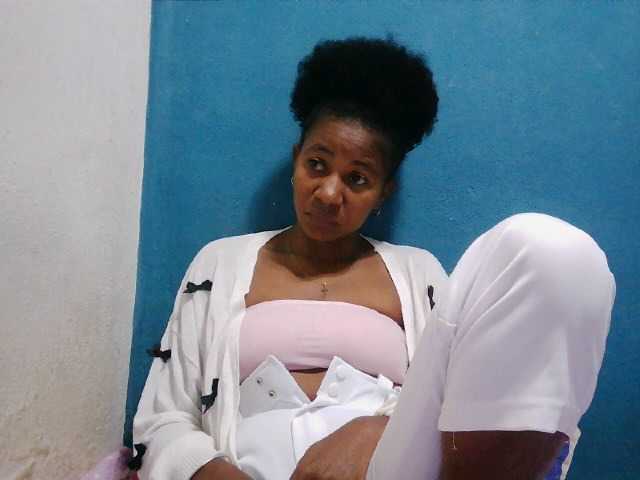 Luanah, live now on BongaCams