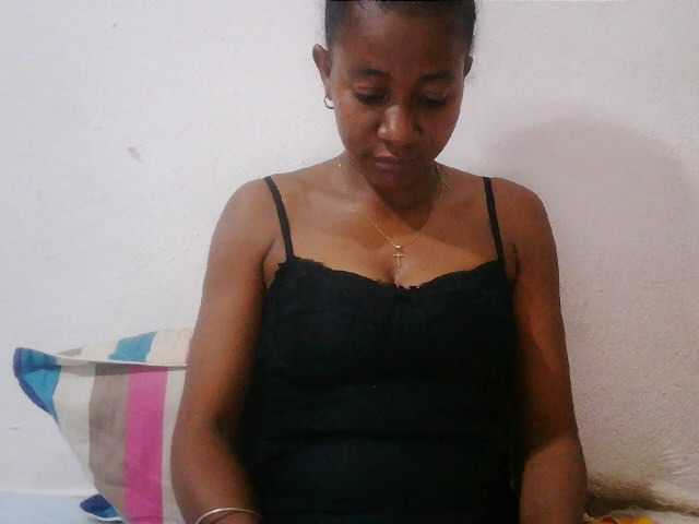 Luanah live cam on BongaCams