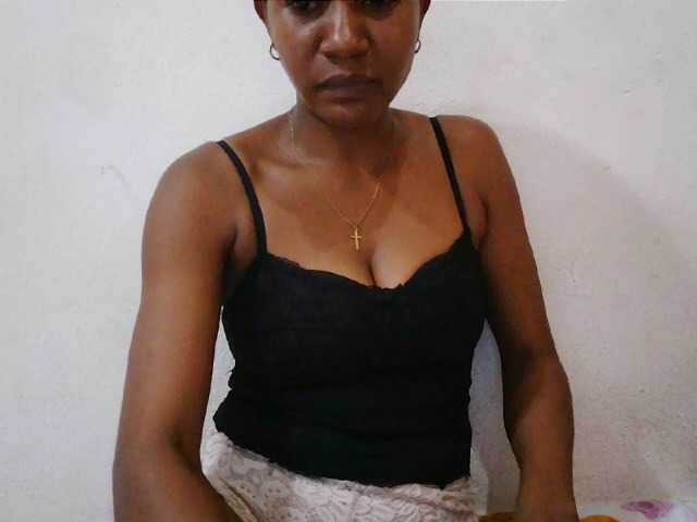 Luanah live cam on BongaCams