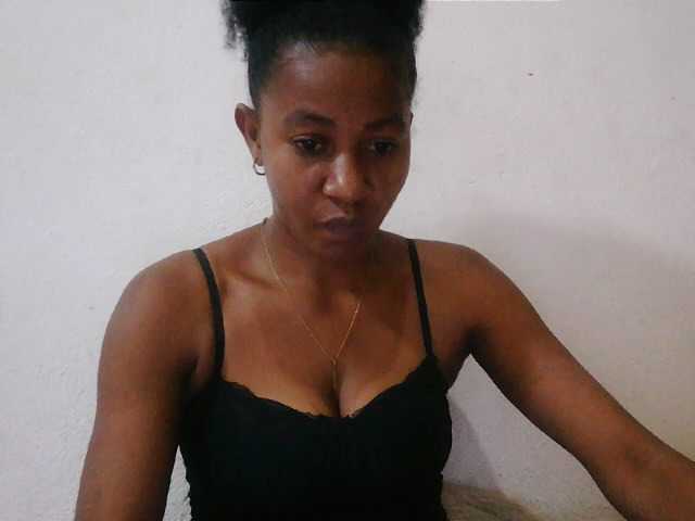 Luanah live cam on BongaCams