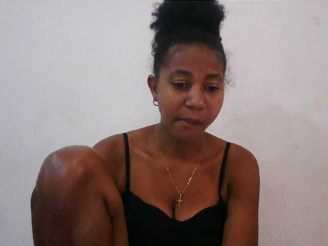 Luanah live cam on BongaCams