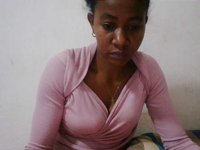 Luanah live cam on BongaCams