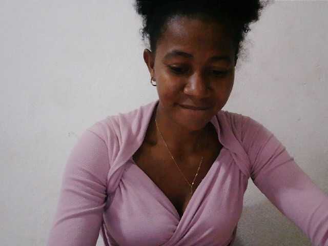 Luanah live cam on BongaCams