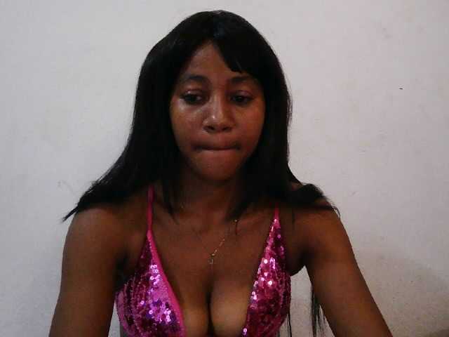 Luanah live cam on BongaCams