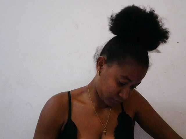 Luanah live cam on BongaCams