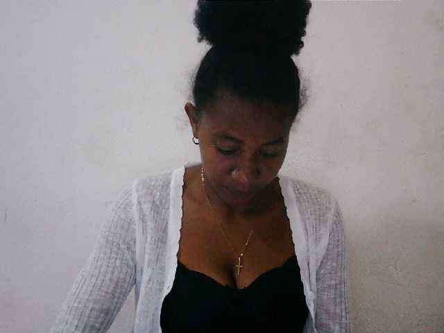 Luanah live cam on BongaCams