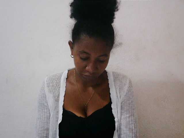 Luanah live cam on BongaCams