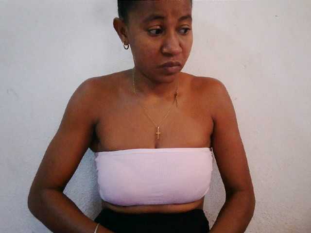 Luanah live cam on BongaCams