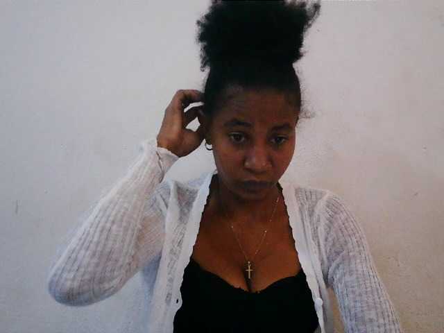 Luanah live cam on BongaCams