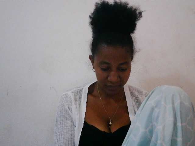 Luanah live cam on BongaCams
