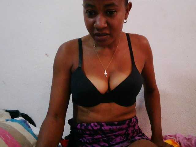 Luanah live cam on BongaCams