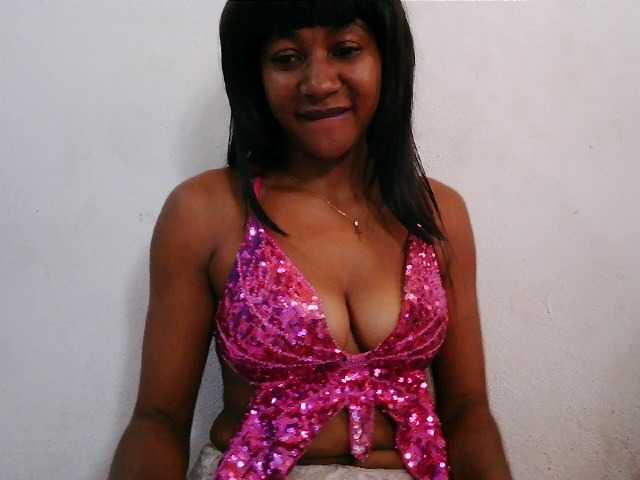 Luanah live cam on BongaCams