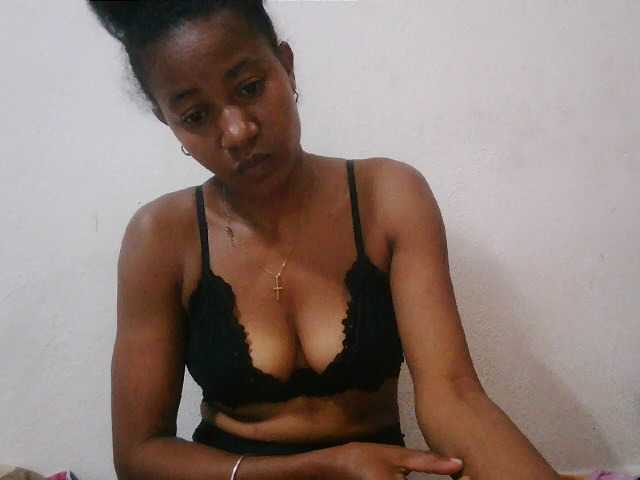 Luanah live cam on BongaCams