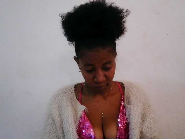 Luanah, en vivo ahora en BongaCams