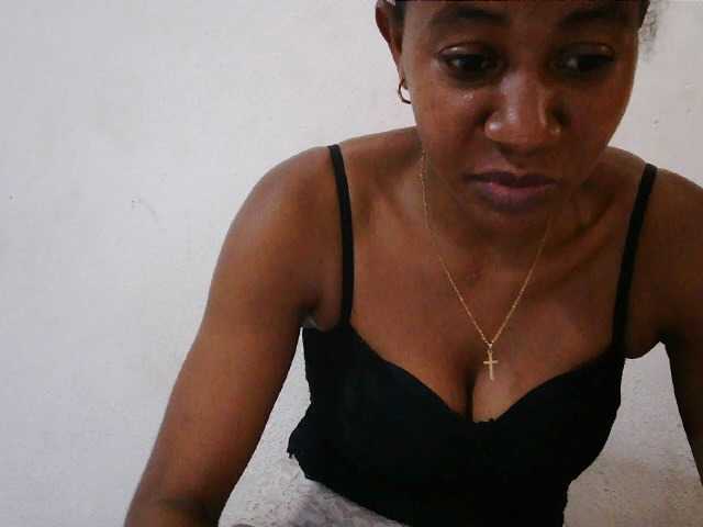 Luanah live cam on BongaCams